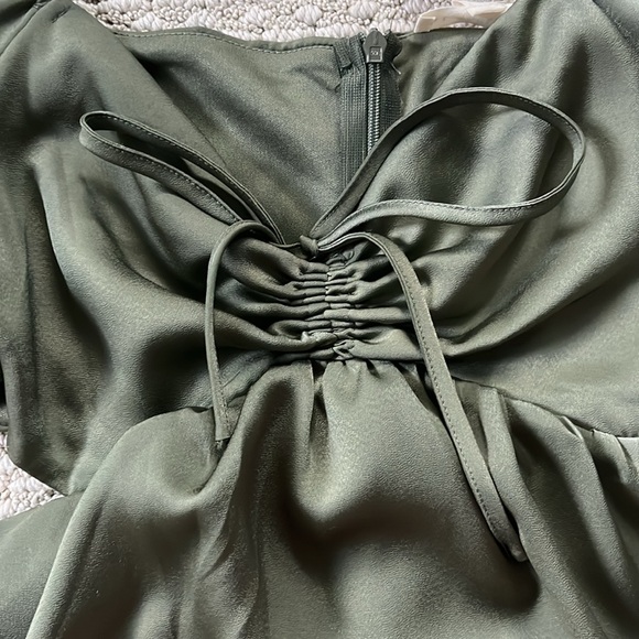 Pacsun LA HEARTS Olive Green Satin Cut-out Long Sleeve Ruched Top Small - Picture 4 of 7